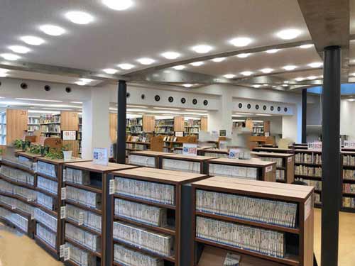 灘校の図書室