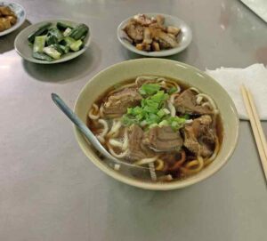 台湾の肉うどん風料理