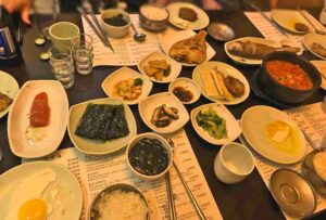 イェンナルチッ ソウルの食事風景