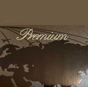ダイナースクラブプレミアムカードの封筒の中央にはPremiumという文字が光る