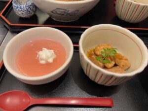 鶏肉の生姜煮を冷たく冷やした夏の一品と桃のゼリー