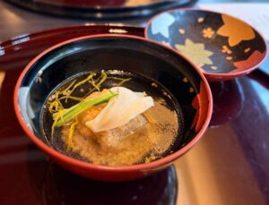 神戸たむらの腕物(蓮根饅頭玄米揚げ 菊花仕立て)