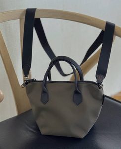 エルベシャプリエ3885NDに1662Aノワールショルダーストラップをつけた状態